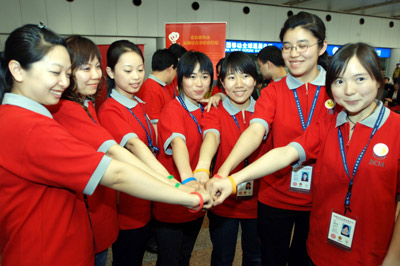 首都机场迎奥运首期志愿者上岗体验