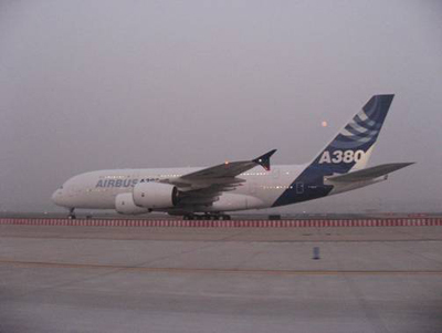 A380顺利抵京