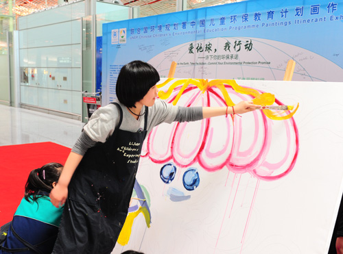 联合国环境规划署（UNEP）中国儿童环保教育计划画作巡展活动正式亮相首都国际机场