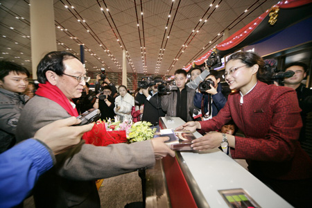 祝贺李先生成为了首都机场2010年第7000万名旅客